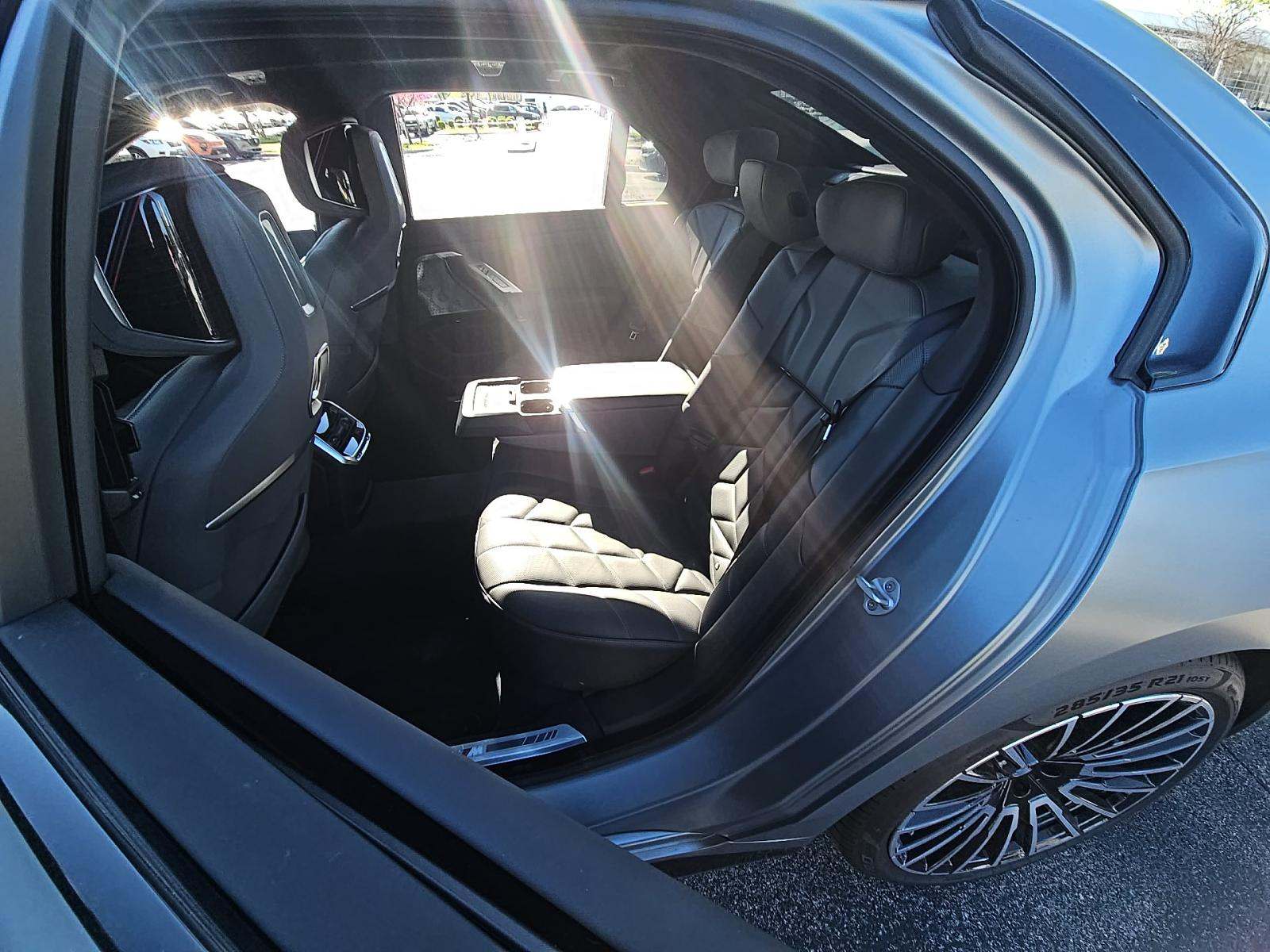 2025 BMW 7 Series 760i xDrive AWD