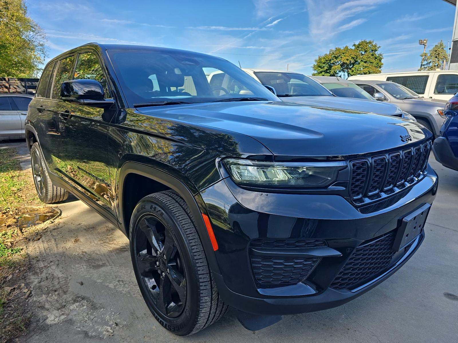 2023 Jeep Grand Cherokee Altitude AWD