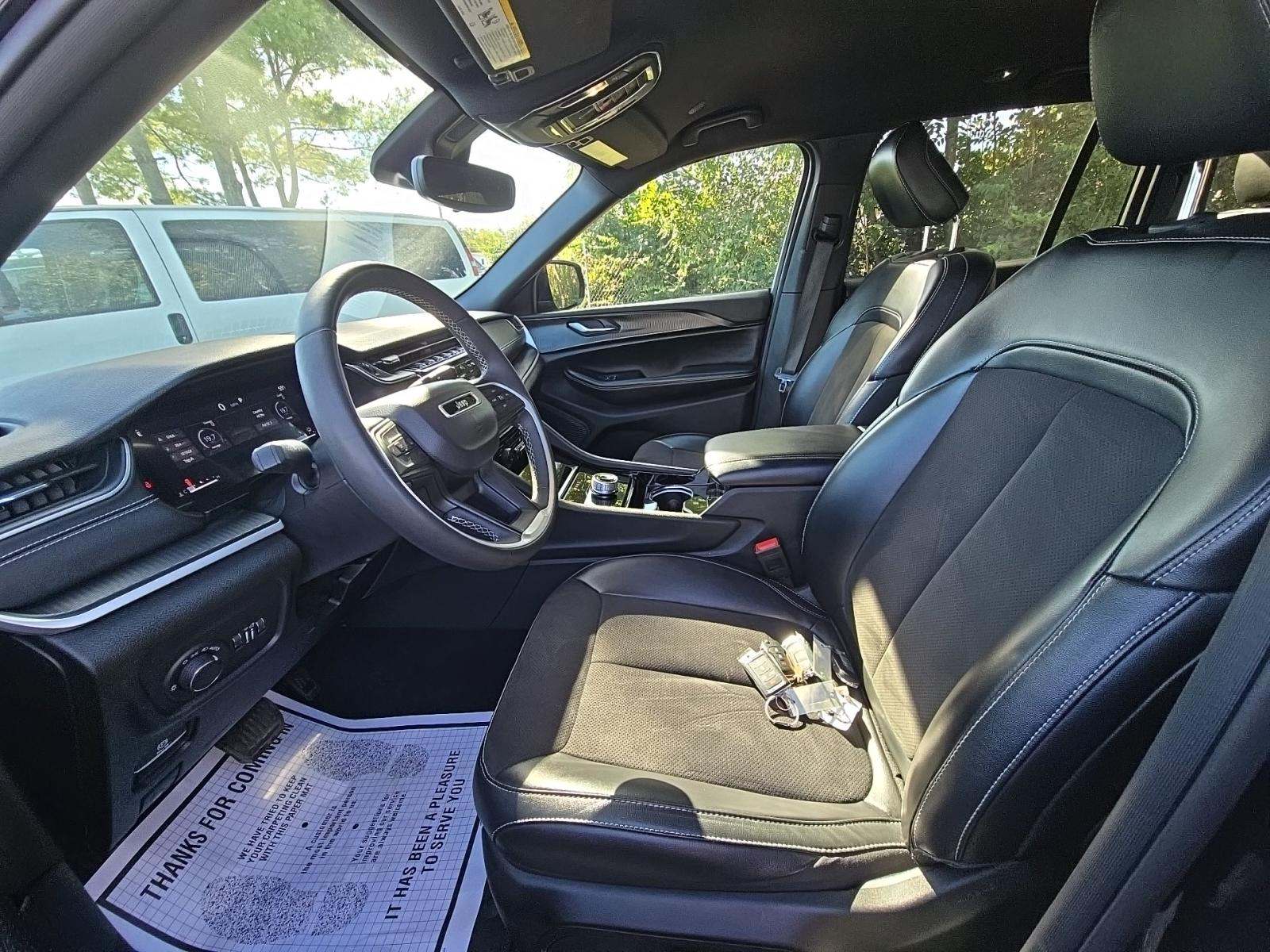 2023 Jeep Grand Cherokee Altitude AWD