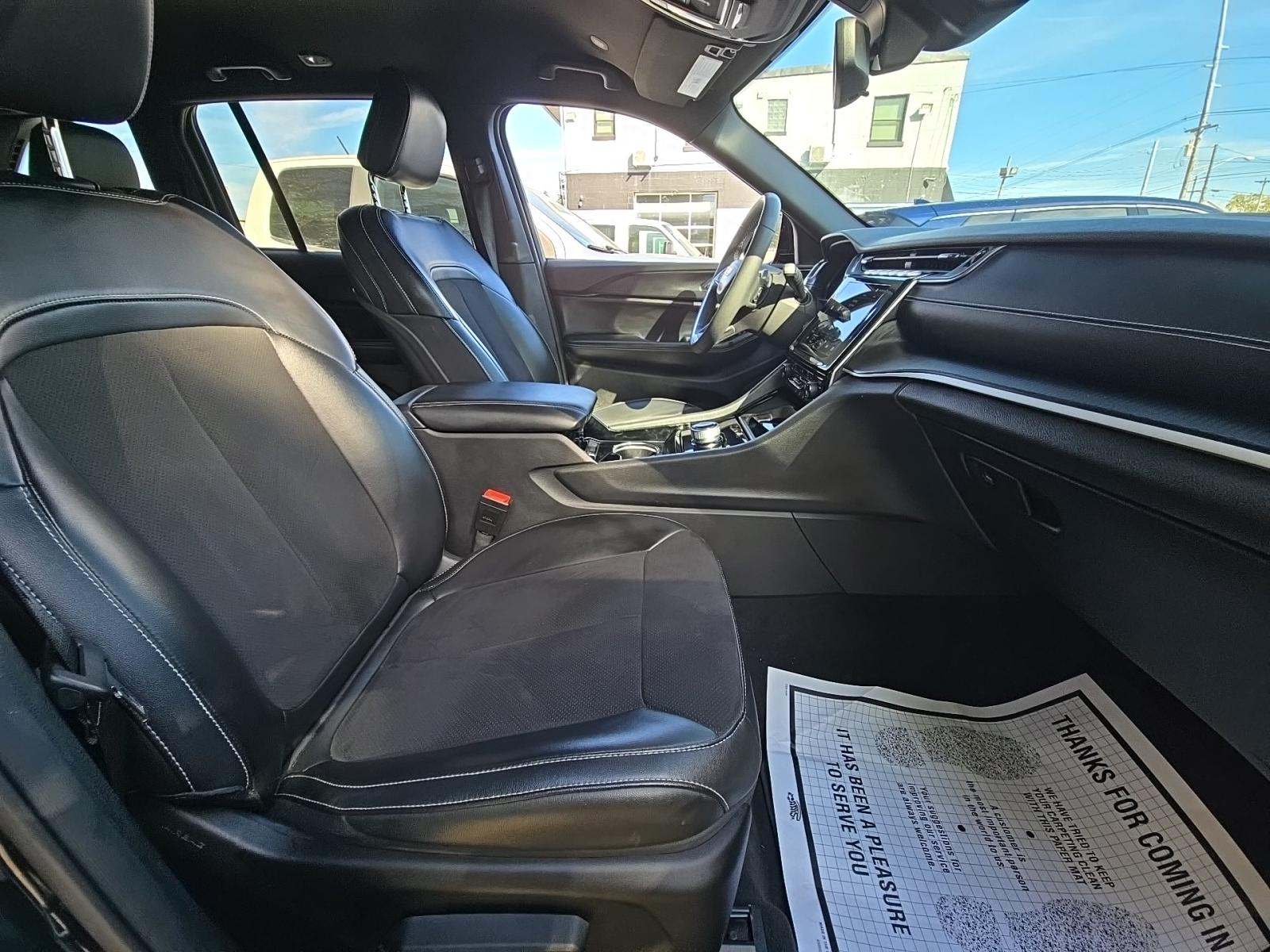 2023 Jeep Grand Cherokee Altitude AWD