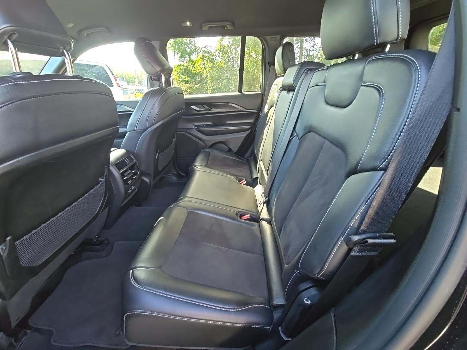 2023 Jeep Grand Cherokee Altitude AWD