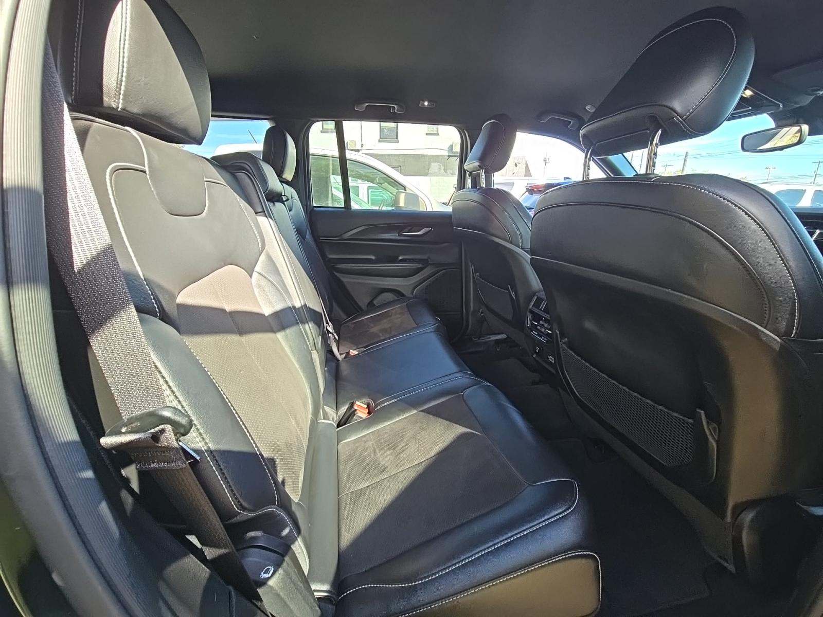 2023 Jeep Grand Cherokee Altitude AWD