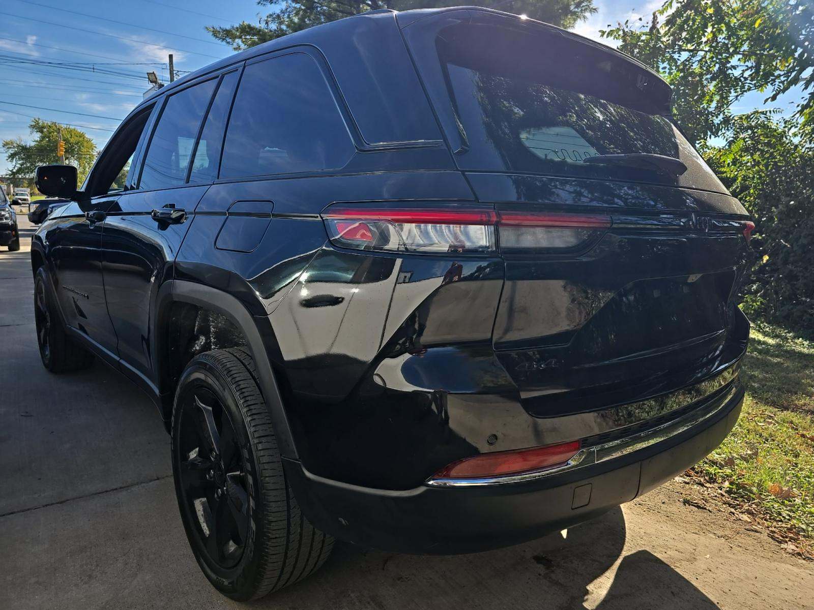 2023 Jeep Grand Cherokee Altitude AWD