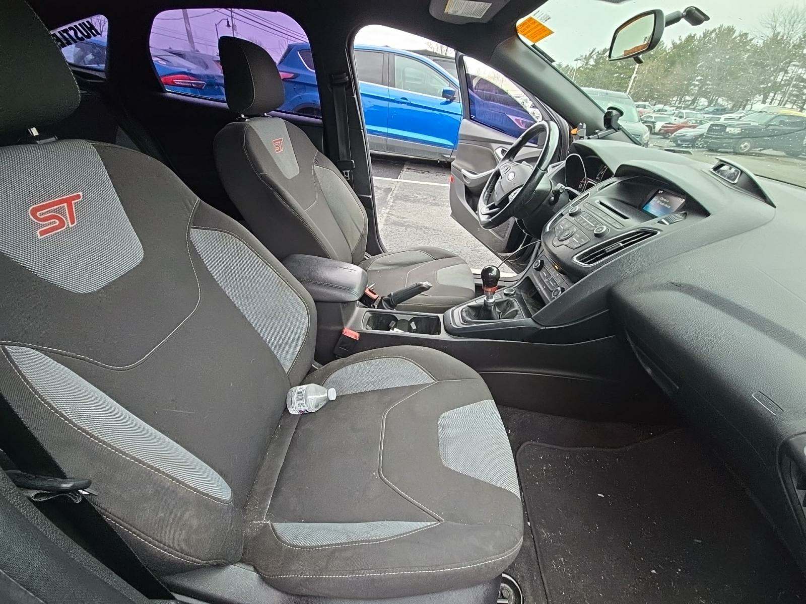 2017 Ford Focus ST FWD