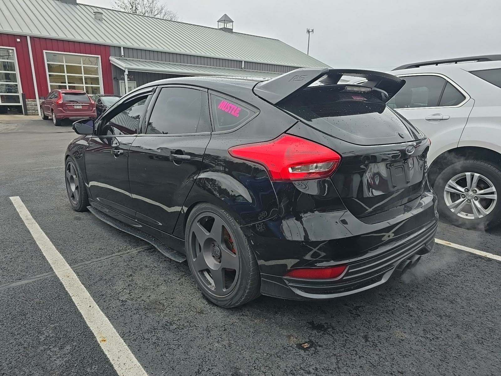 2017 Ford Focus ST FWD