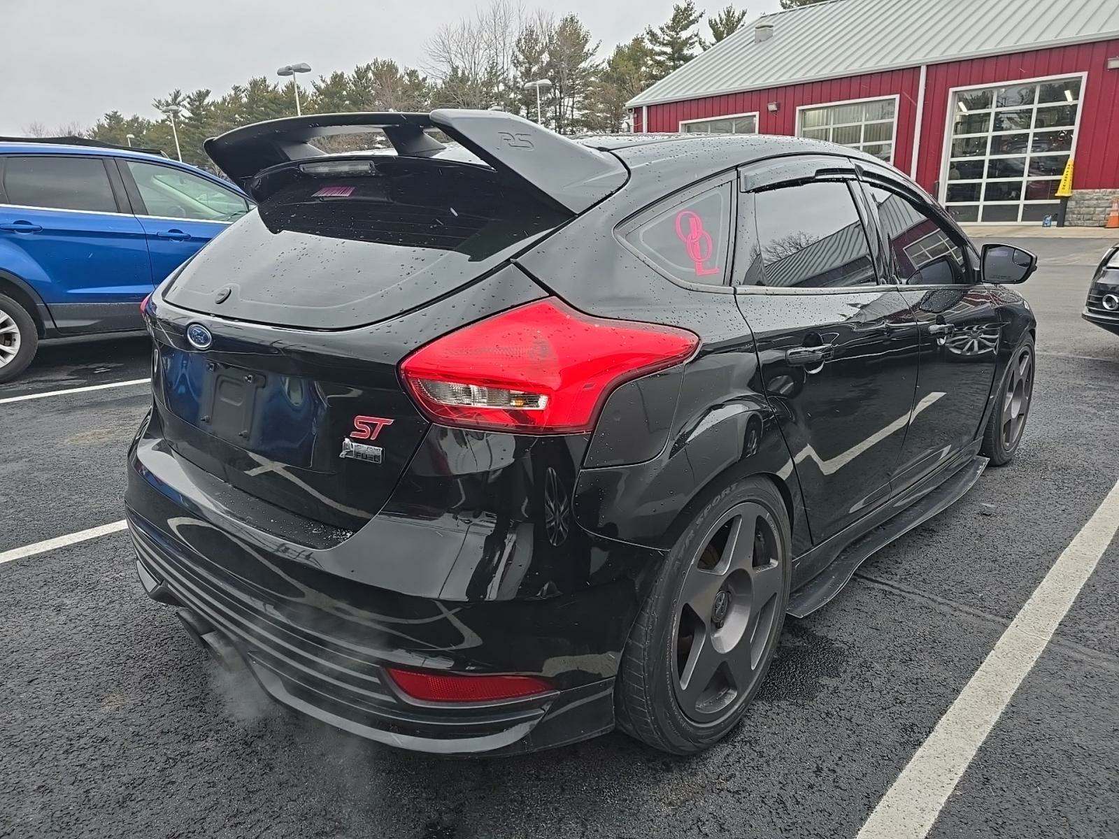 2017 Ford Focus ST FWD