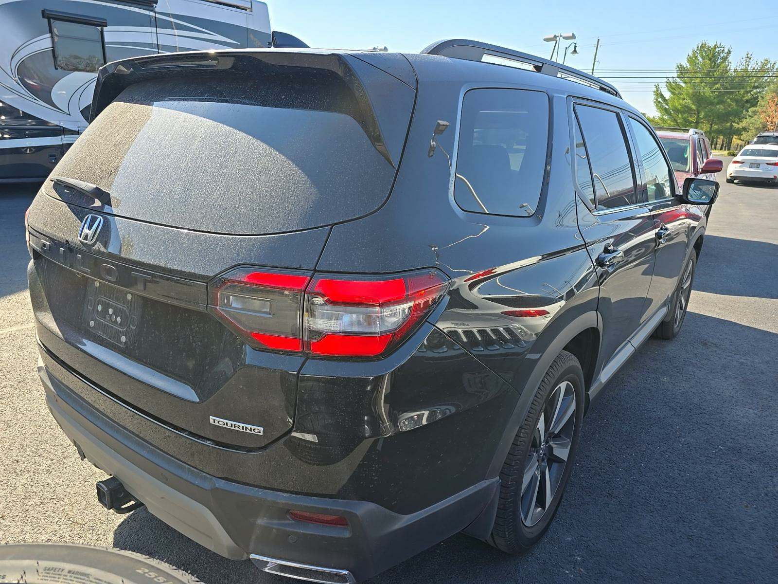2023 Honda Pilot Touring FWD
