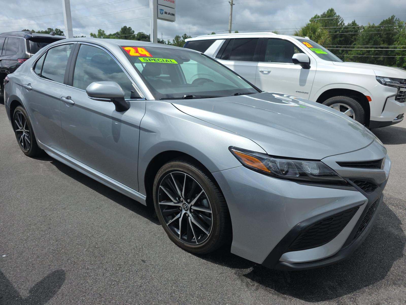 2024 Toyota Camry SE FWD
