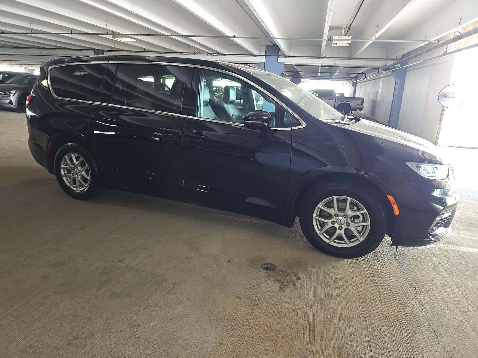 2026 Chrysler Pacifica Select FWD