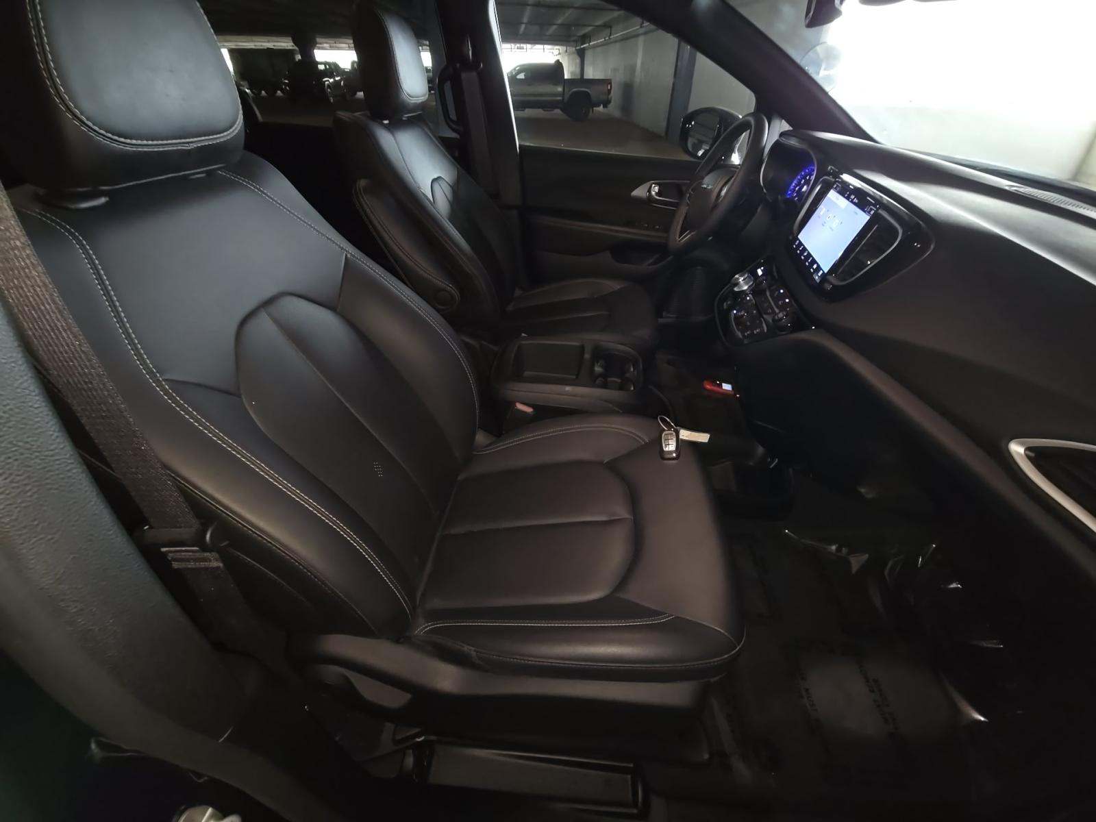 2026 Chrysler Pacifica Select FWD