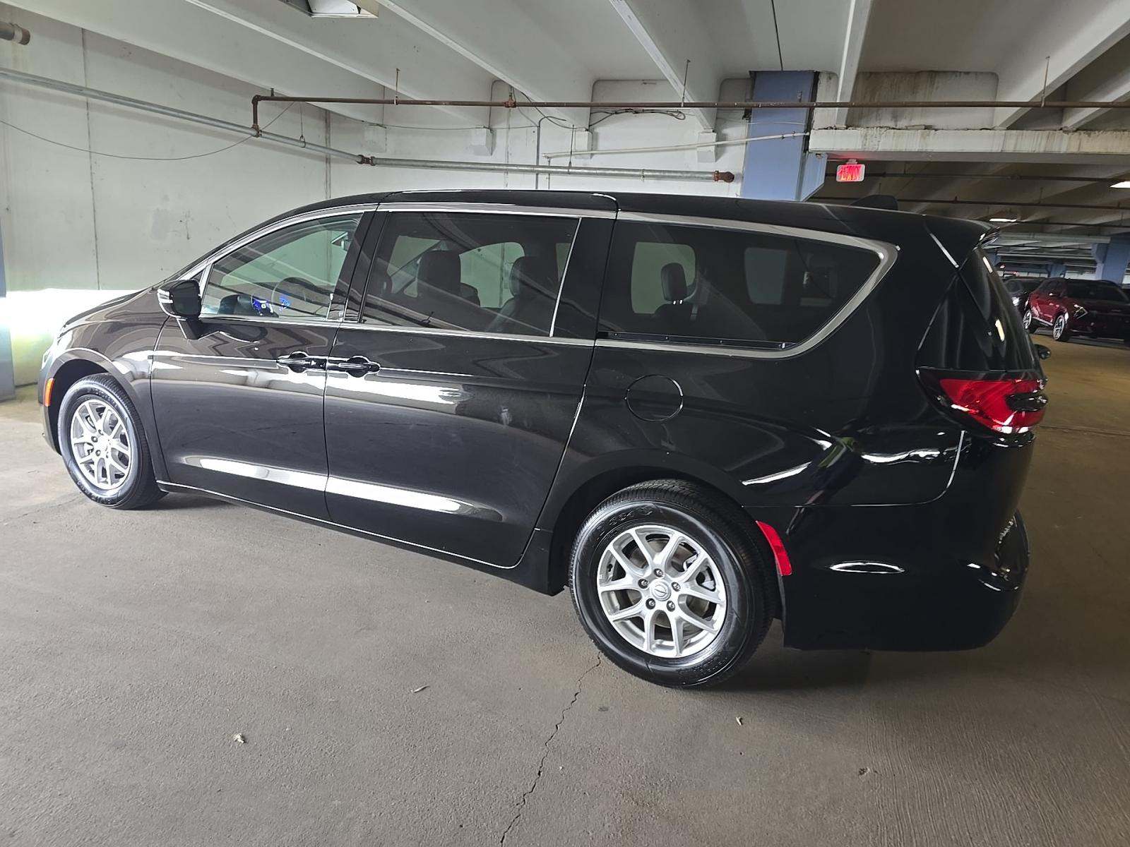 2026 Chrysler Pacifica Select FWD