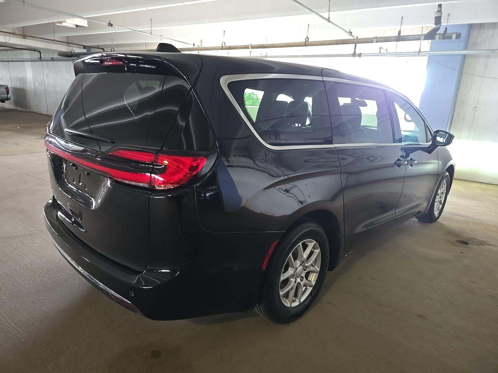 2026 Chrysler Pacifica Select FWD