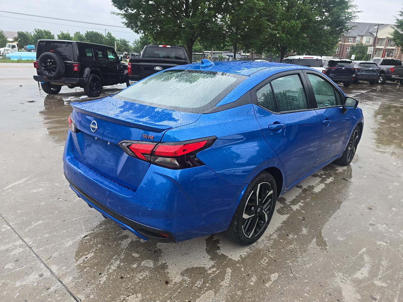 NISSAN VERSA - 3