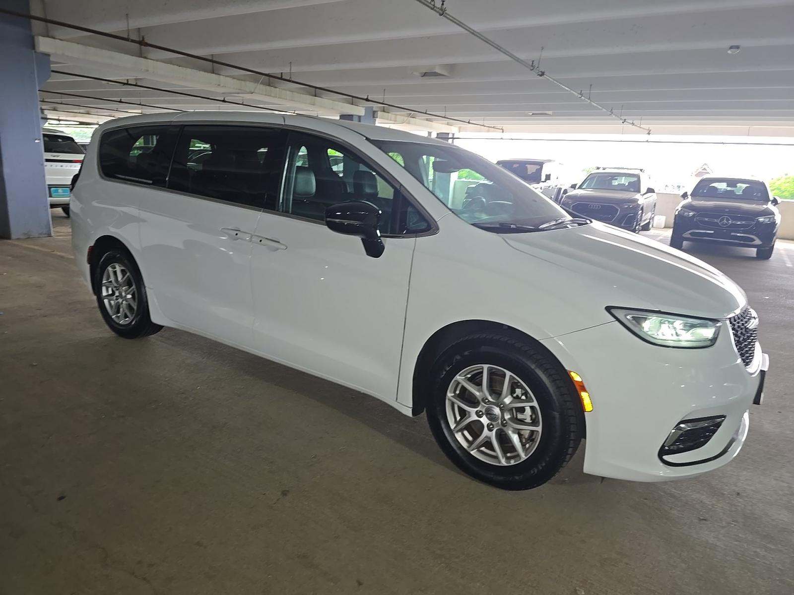 2025 Chrysler Pacifica Select FWD