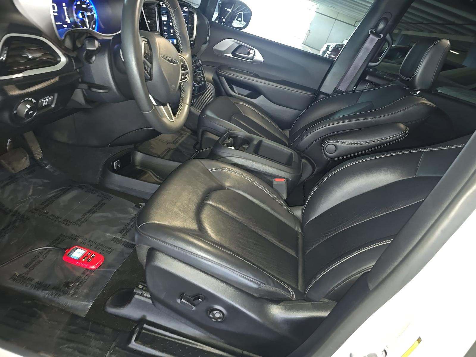 2025 Chrysler Pacifica Select FWD