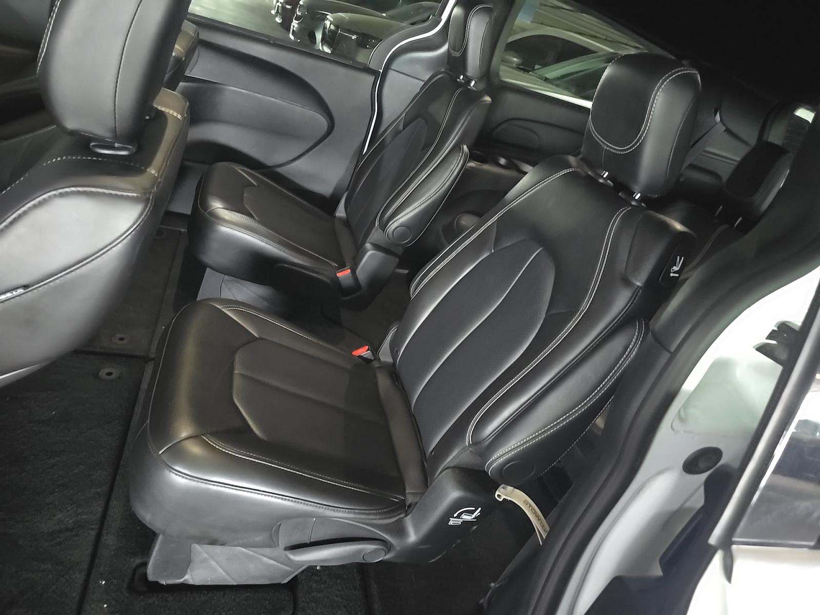 2025 Chrysler Pacifica Select FWD