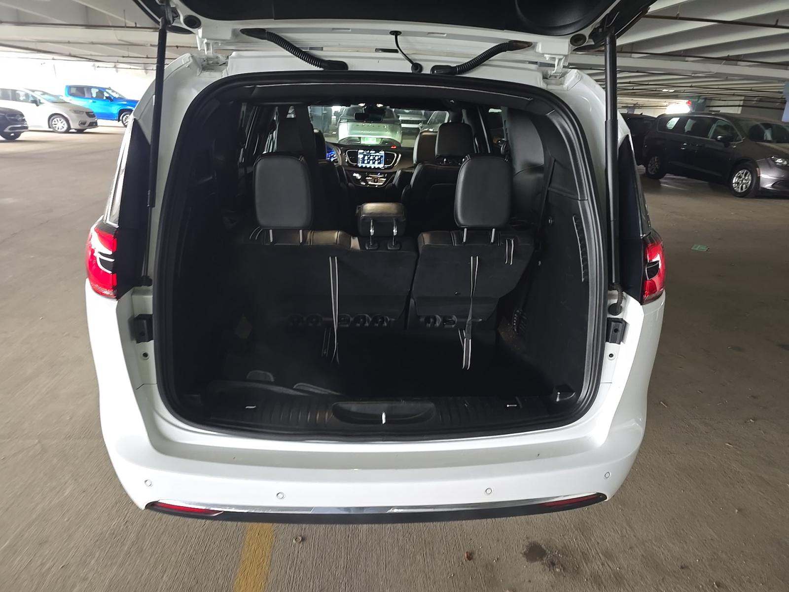 2025 Chrysler Pacifica Select FWD