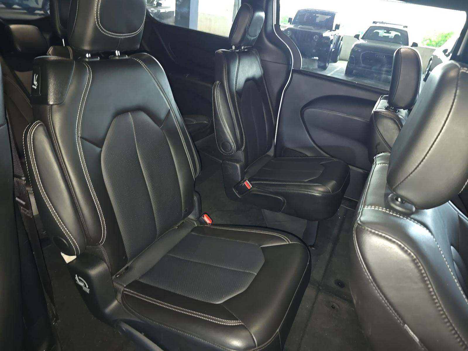2025 Chrysler Pacifica Select FWD