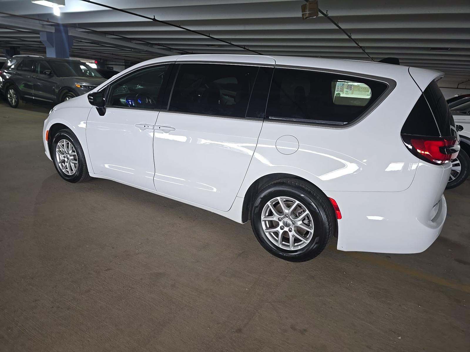 2025 Chrysler Pacifica Select FWD