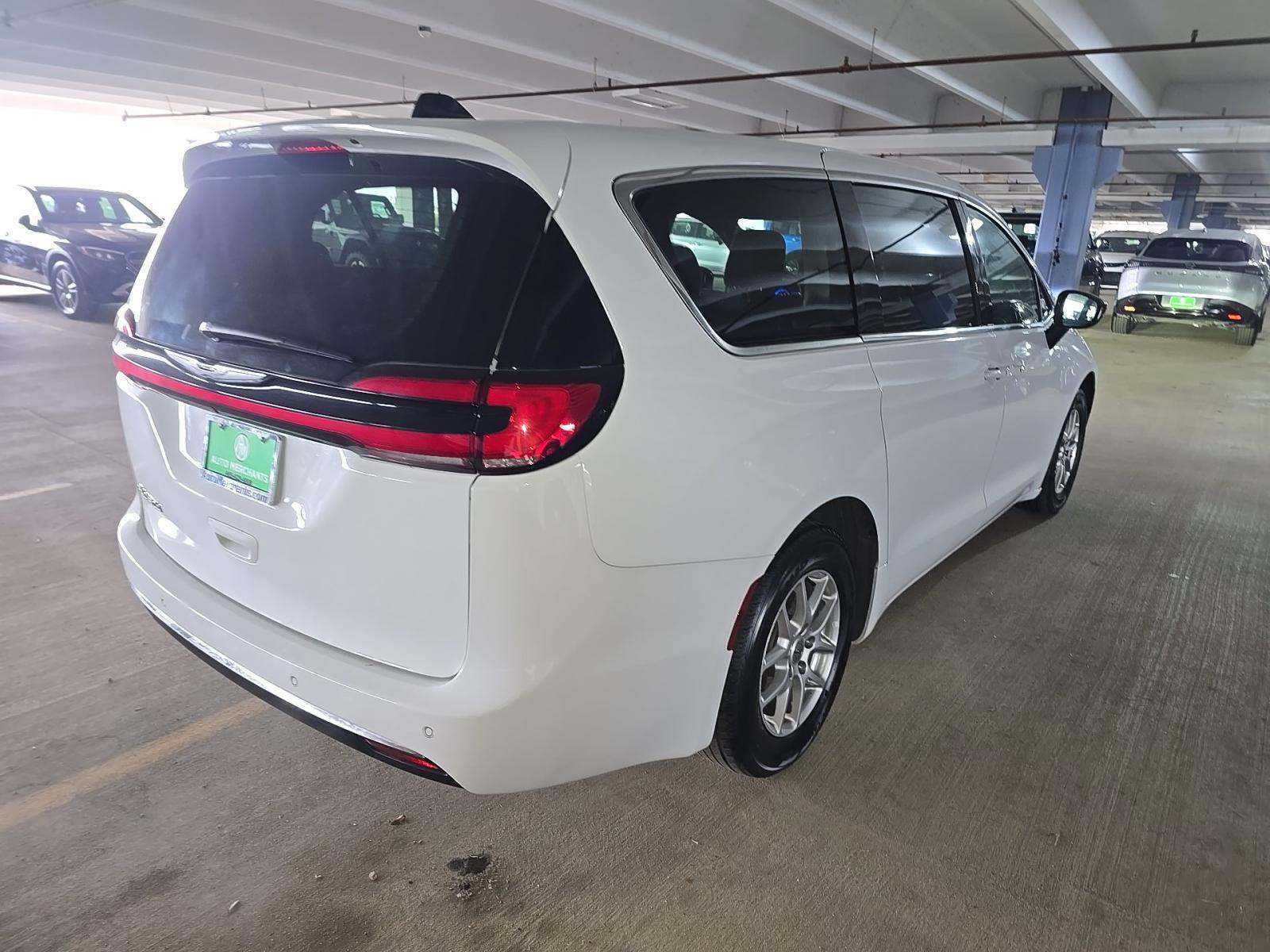 2025 Chrysler Pacifica Select FWD