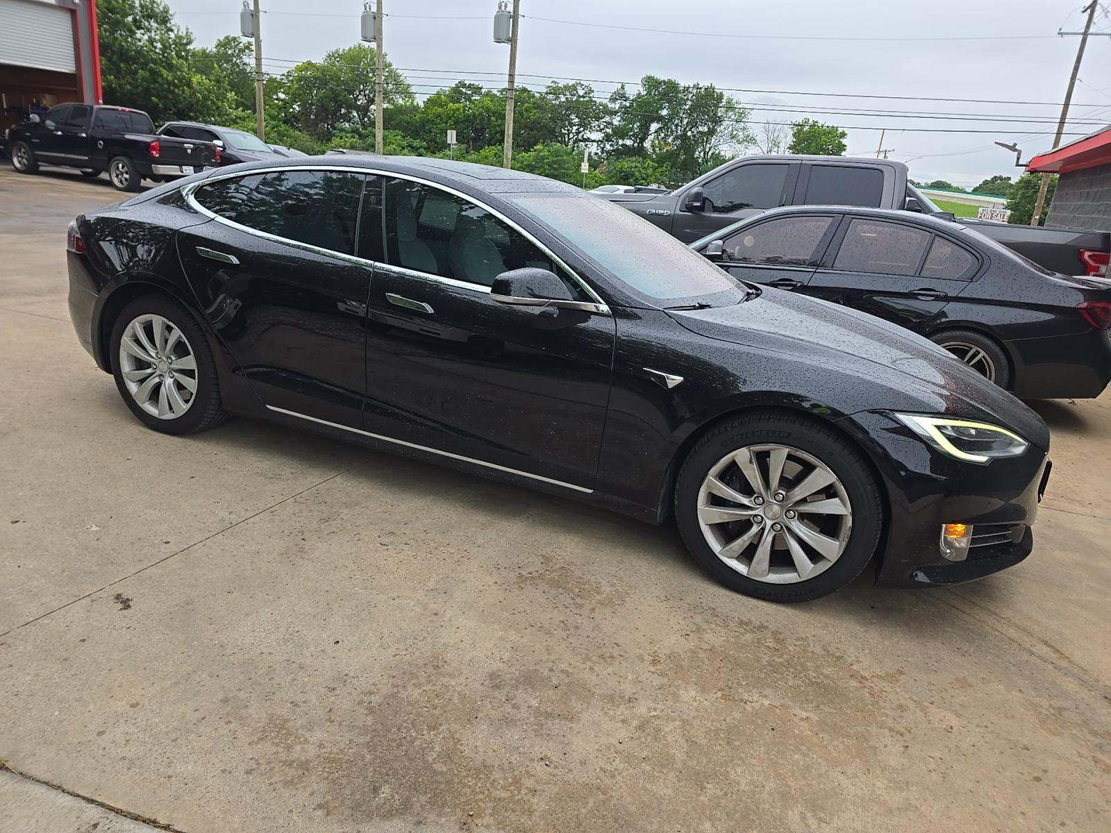 TESLA MODEL S - 4