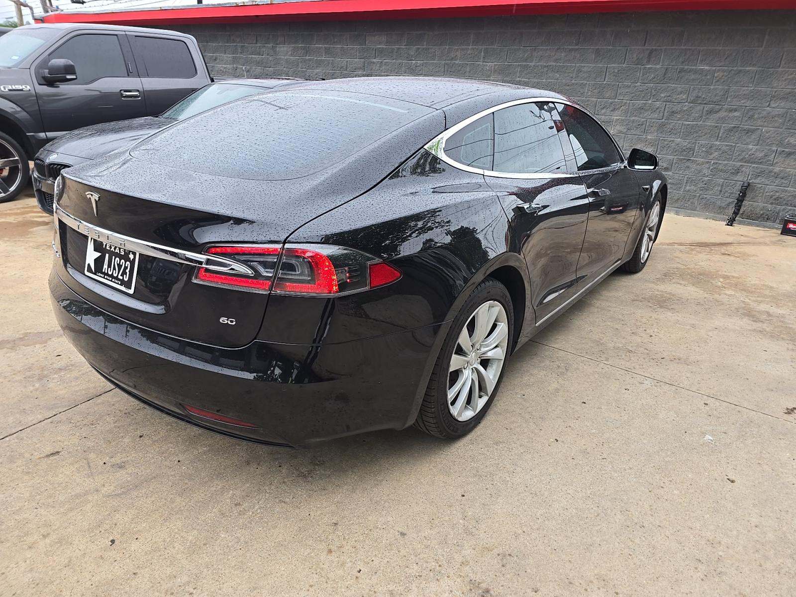 TESLA MODEL S - 3