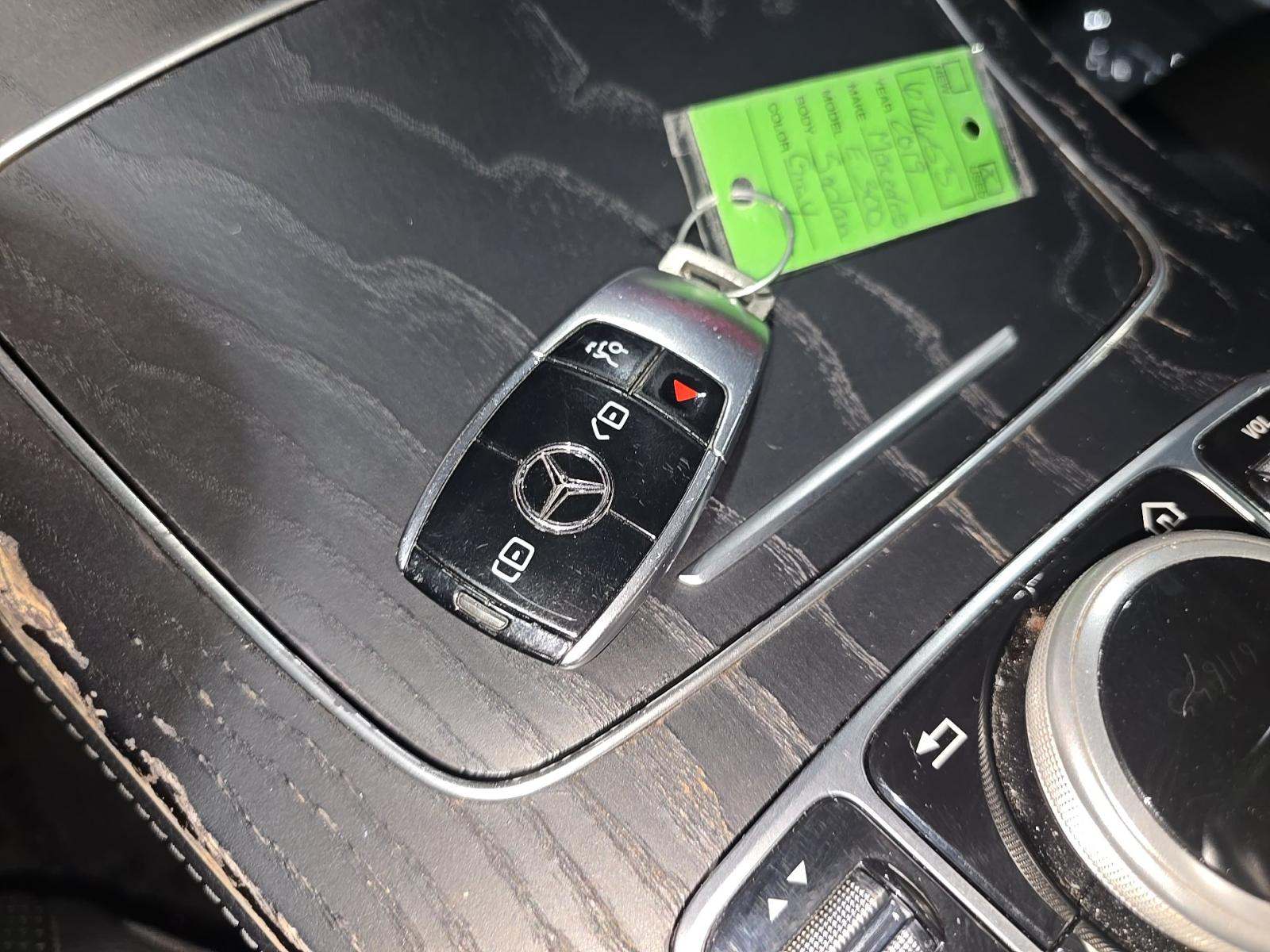 MERCEDES-BENZ E-CLASS - 8