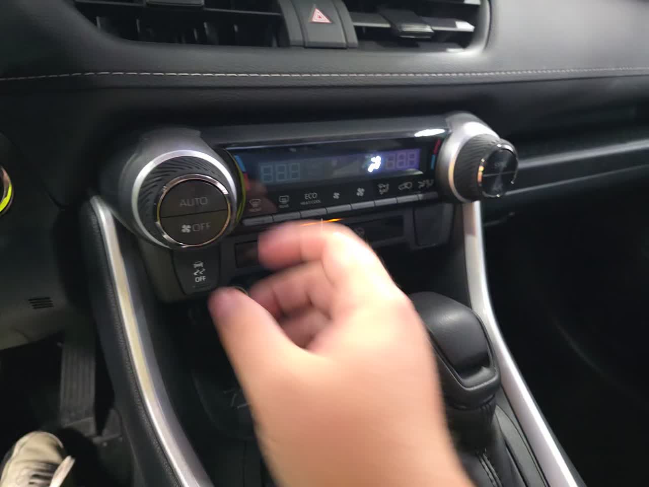 2025 Toyota RAV4 Hybrid XLE AWD