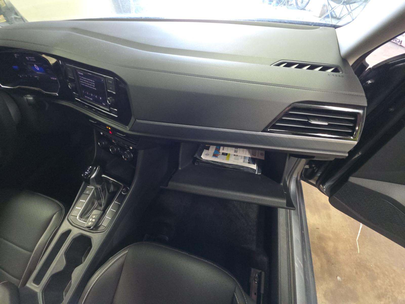 2024 Volkswagen Jetta 1.5T SE FWD