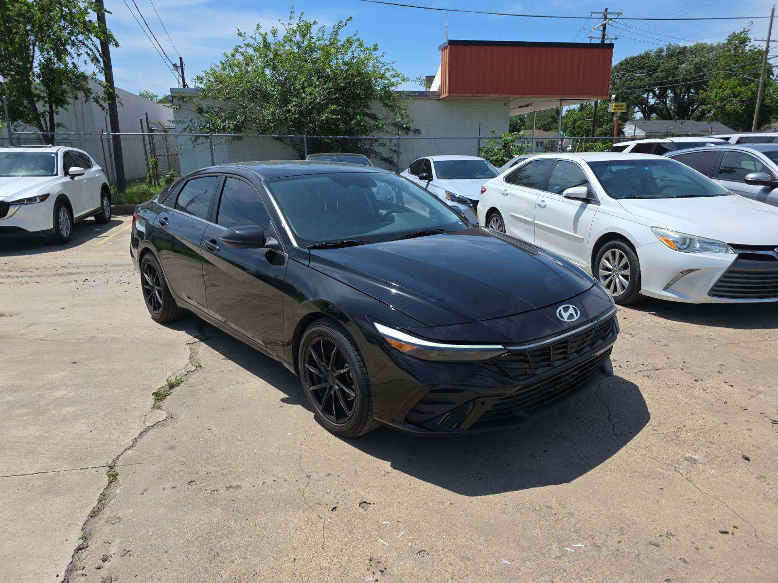 2025 Hyundai Elantra Limited FWD