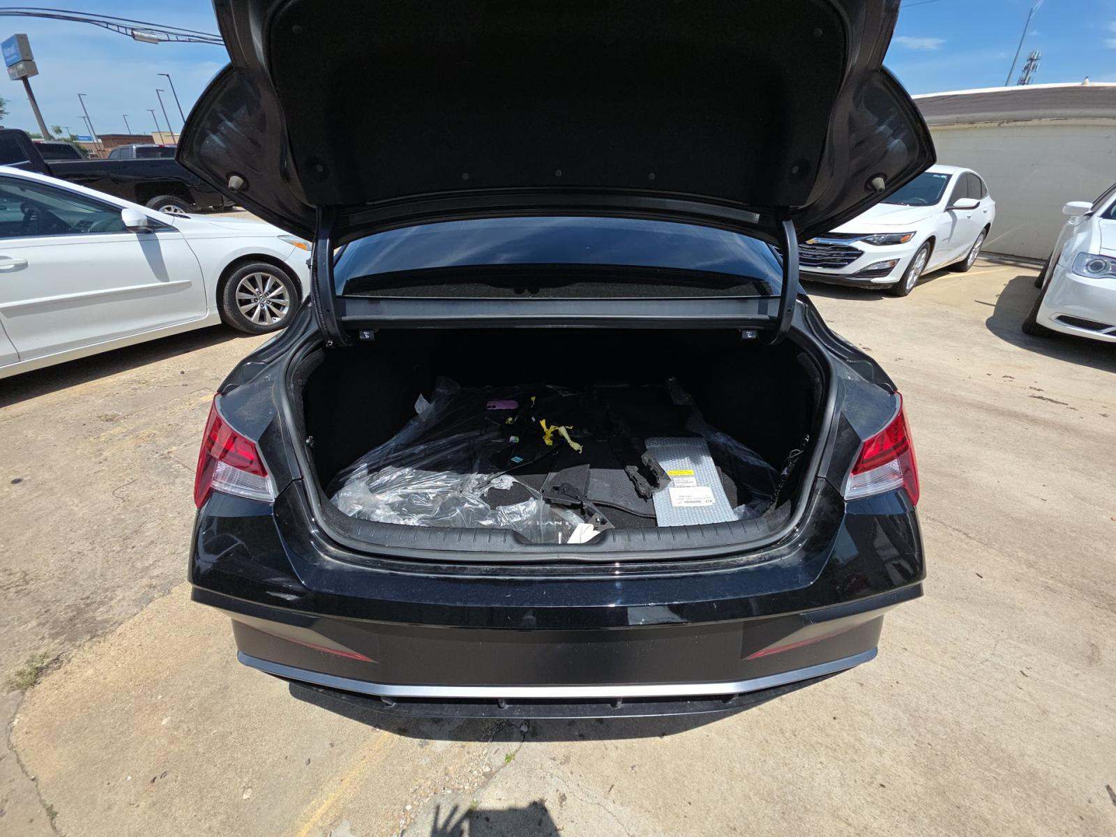 2025 Hyundai Elantra Limited FWD