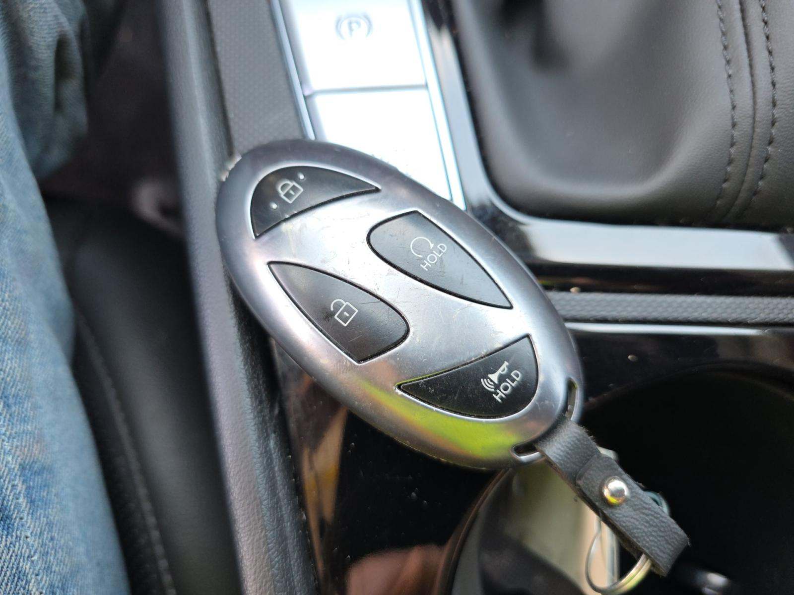 2025 Hyundai Elantra Limited FWD