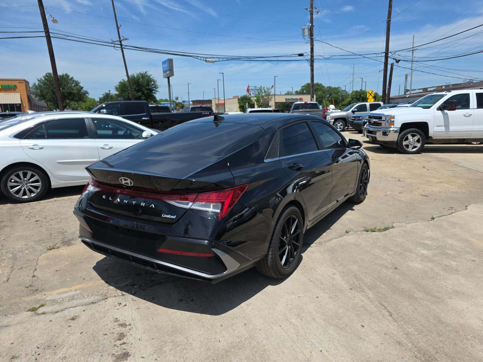 2025 Hyundai Elantra Limited FWD