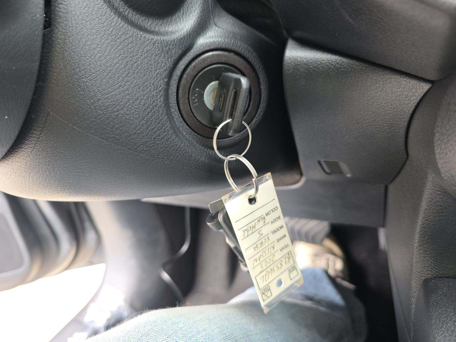 NISSAN VERSA - 8