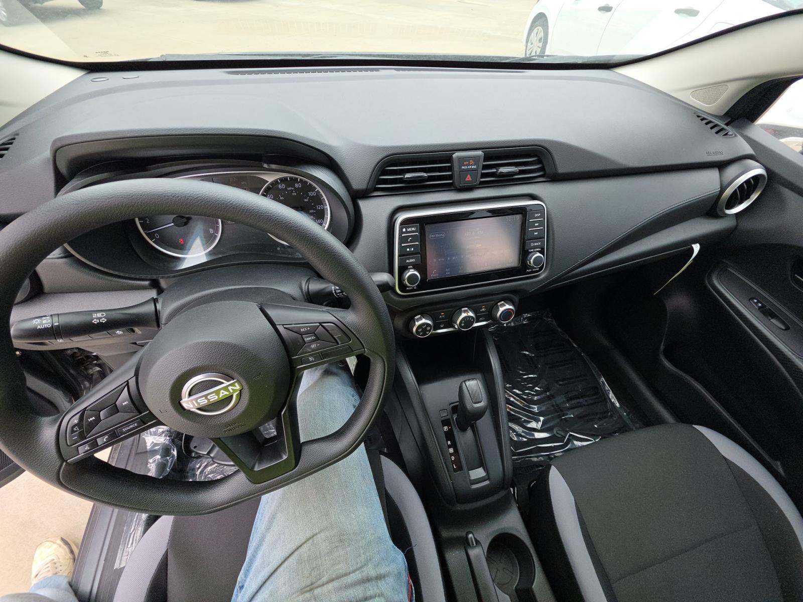 NISSAN VERSA - 10