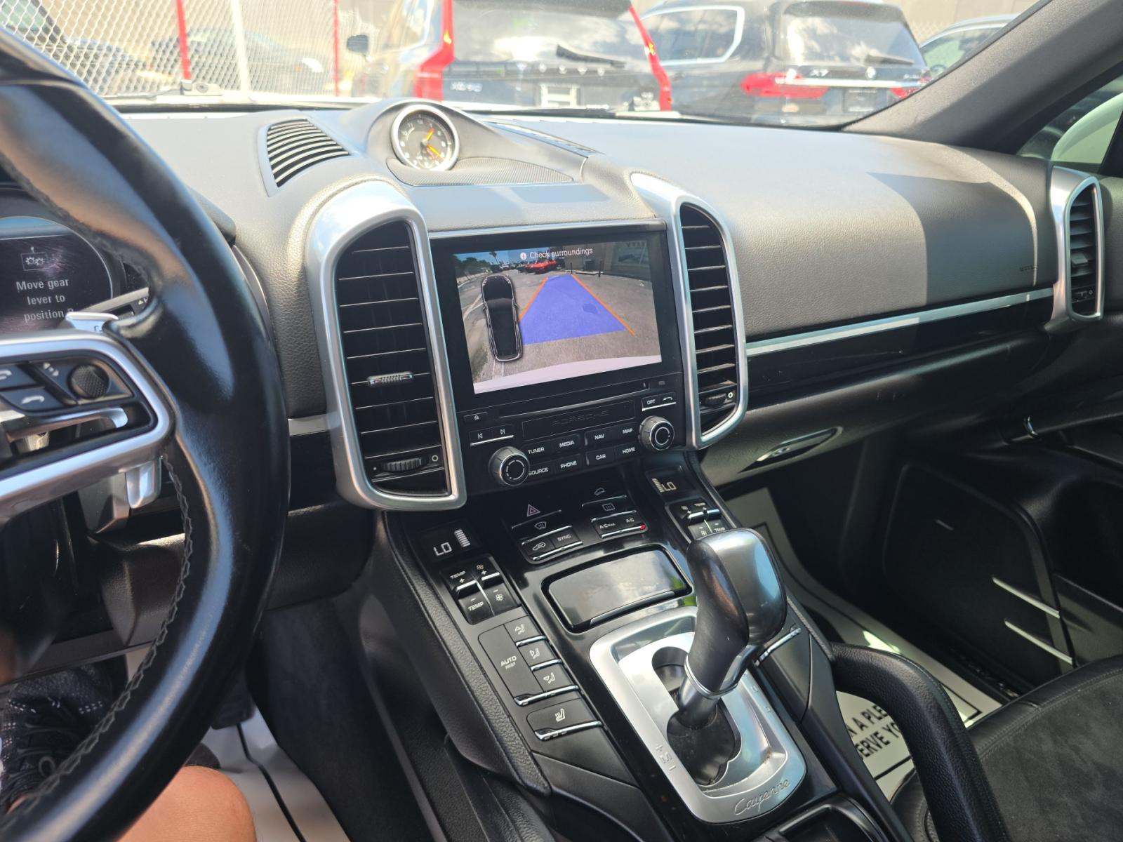 PORSCHE CAYENNE - 10