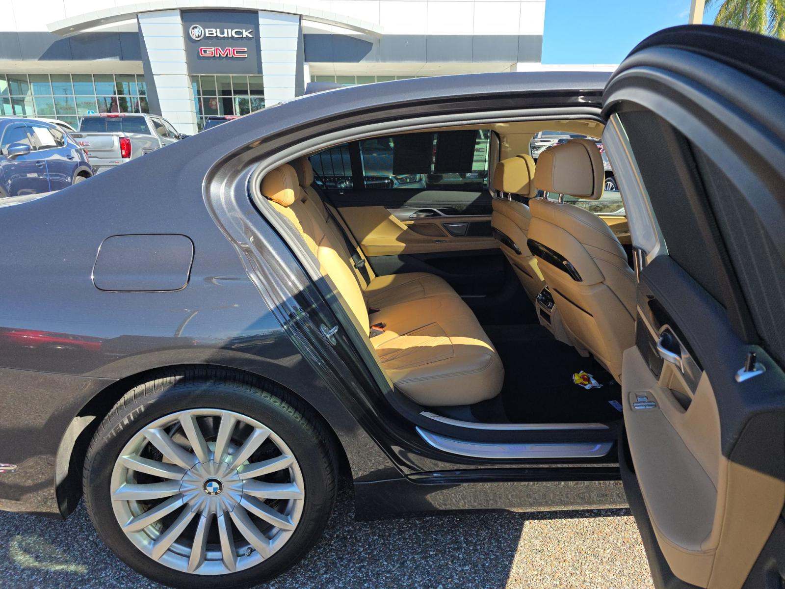 2022 BMW 7 Series 740i RWD