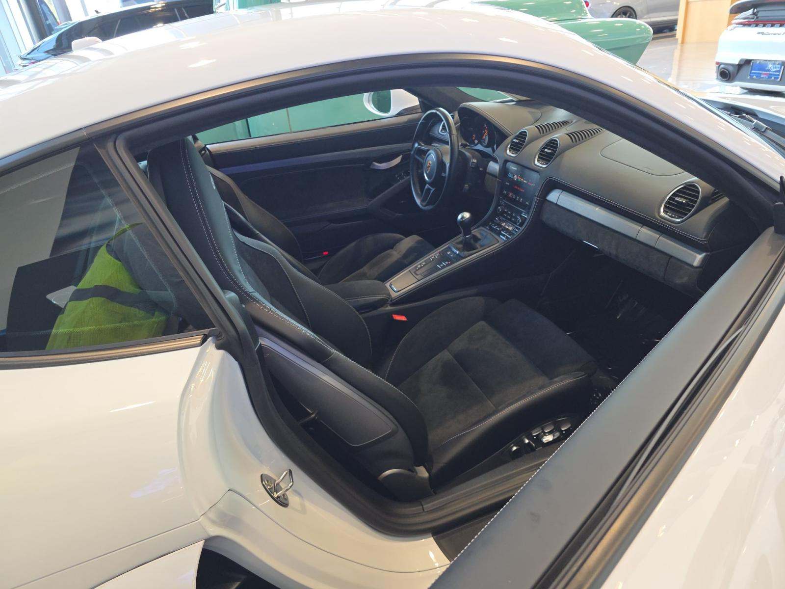 2020 Porsche 718 Cayman GT4 RWD