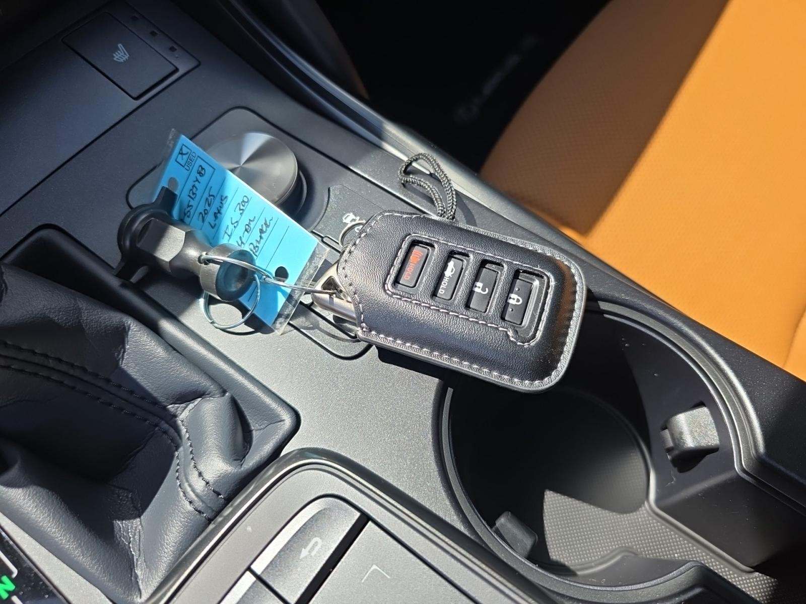 2025 Lexus IS IS 300 F SPORT Design RWD