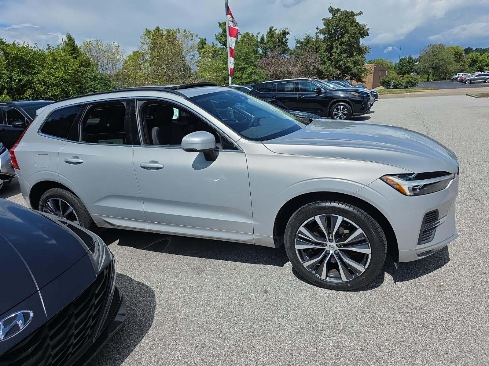 2022 Volvo XC60 B5 Momentum FWD