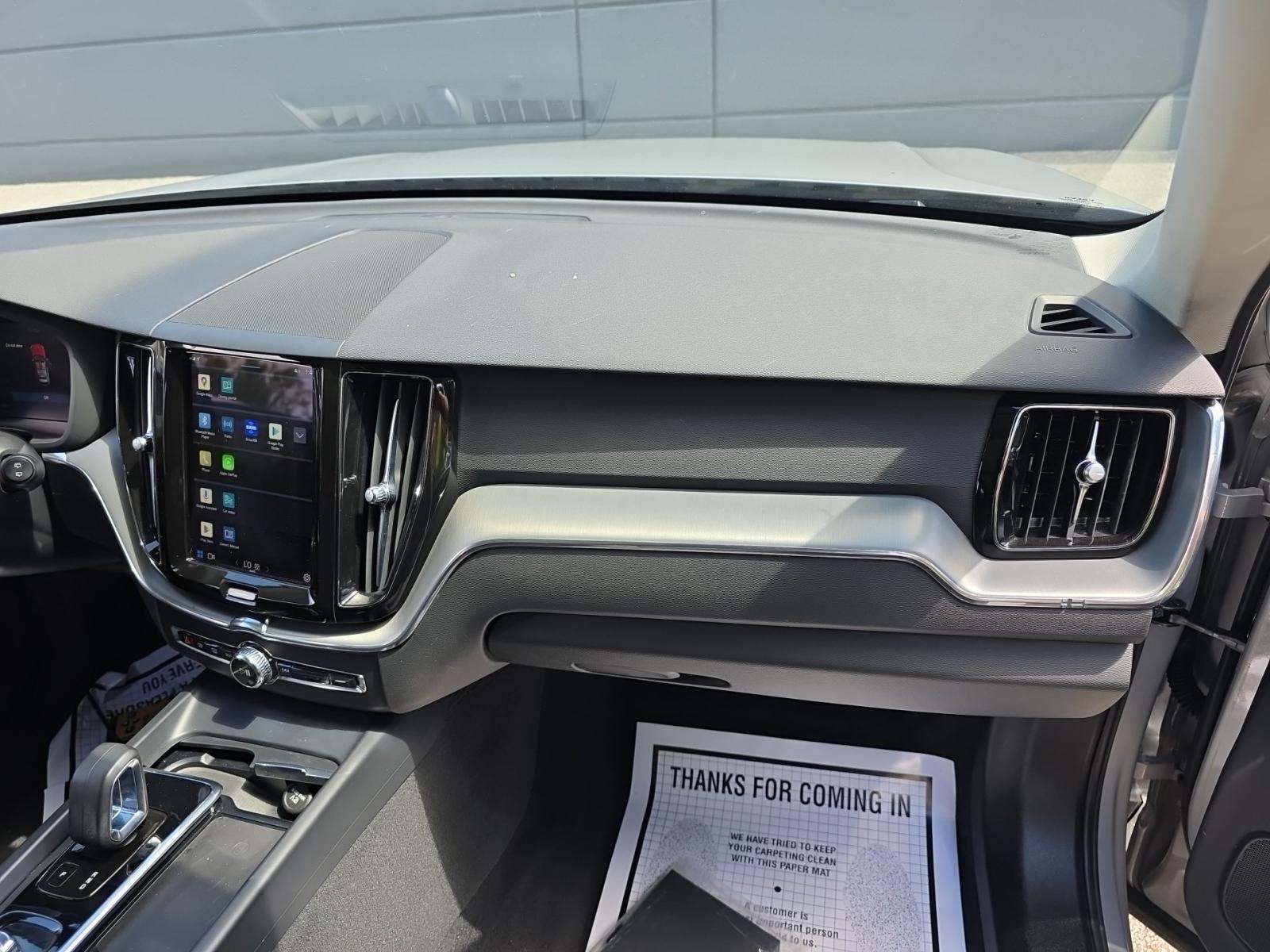 2022 Volvo XC60 B5 Momentum FWD