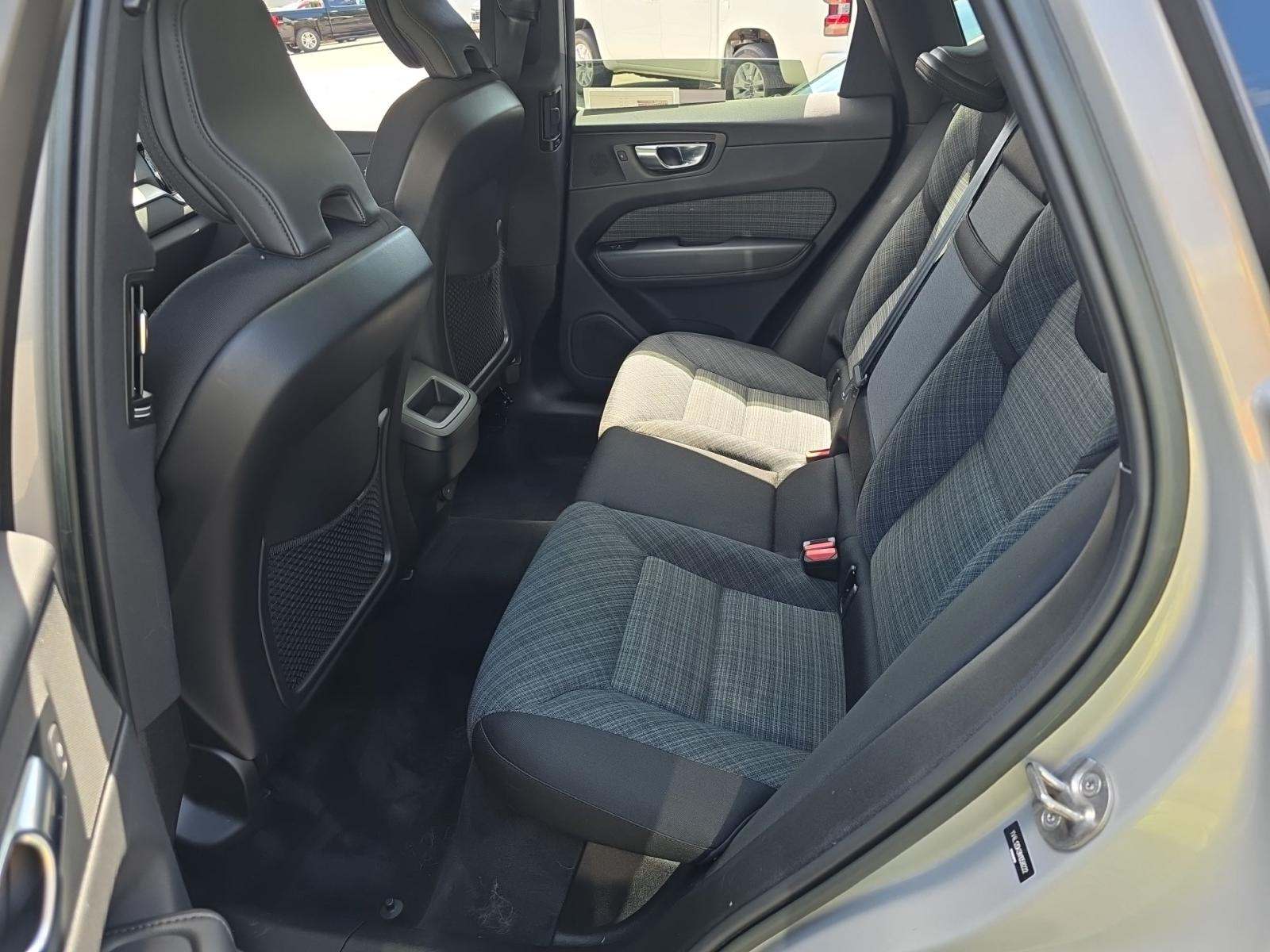 2022 Volvo XC60 B5 Momentum FWD