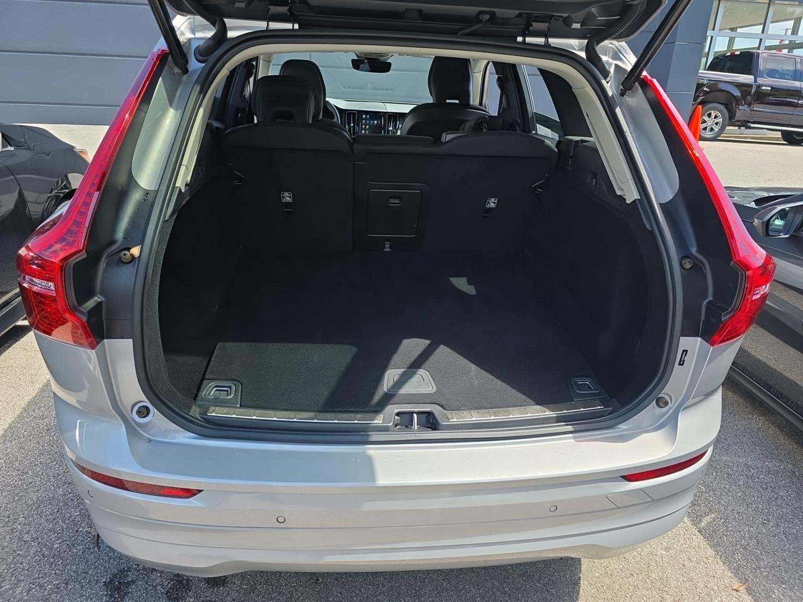 2022 Volvo XC60 B5 Momentum FWD