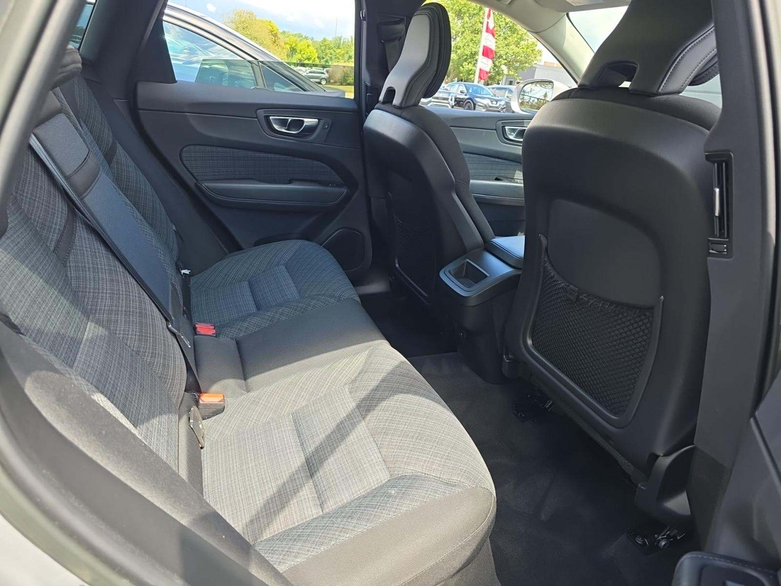 2022 Volvo XC60 B5 Momentum FWD