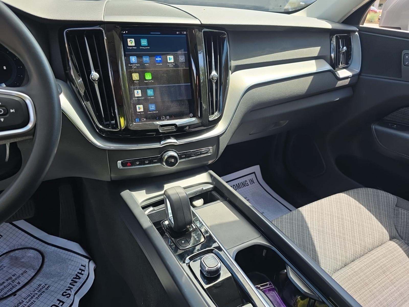 2022 Volvo XC60 B5 Momentum FWD