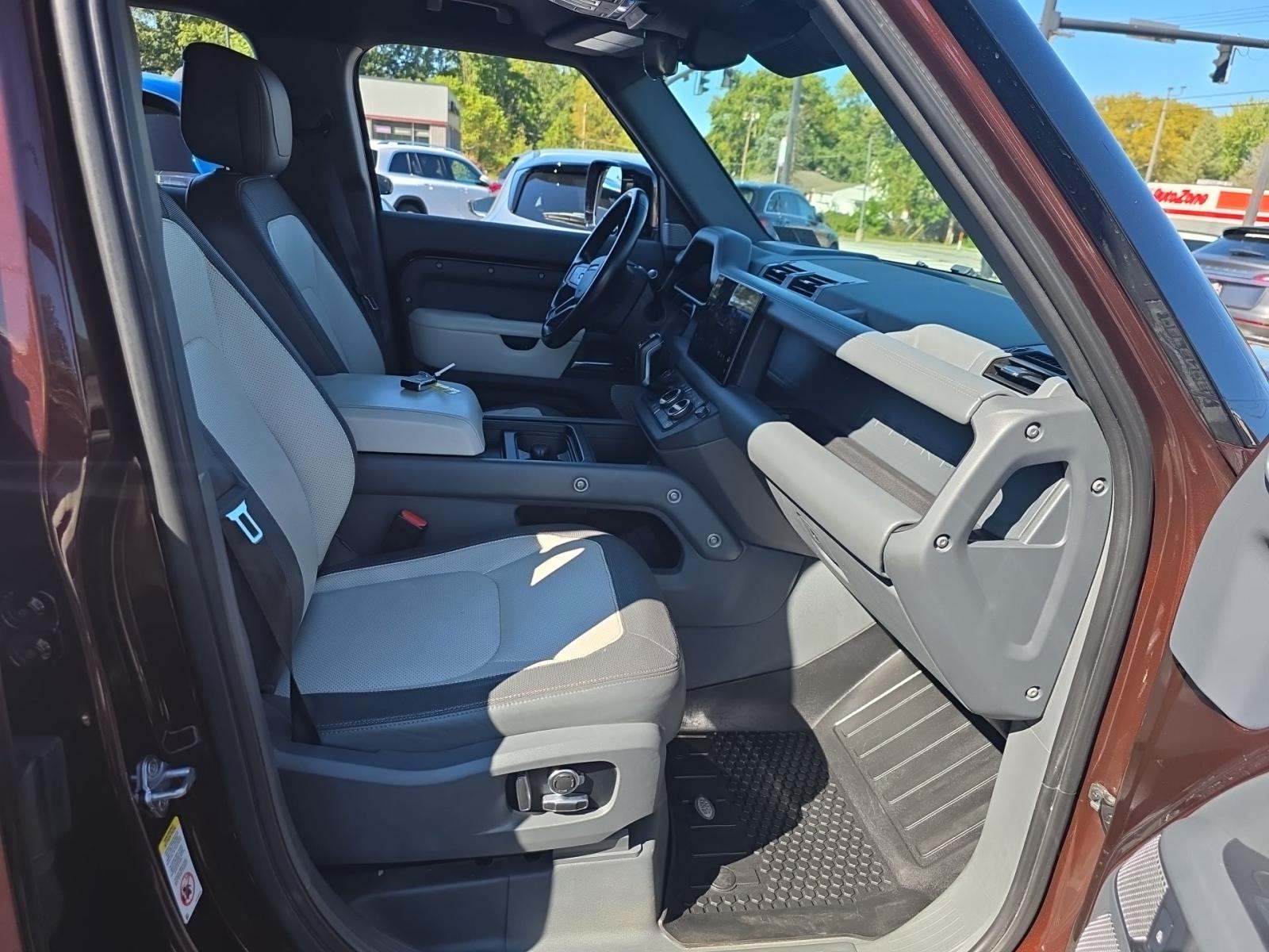 2023 Land Rover Defender 130 X-Dynamic SE AWD