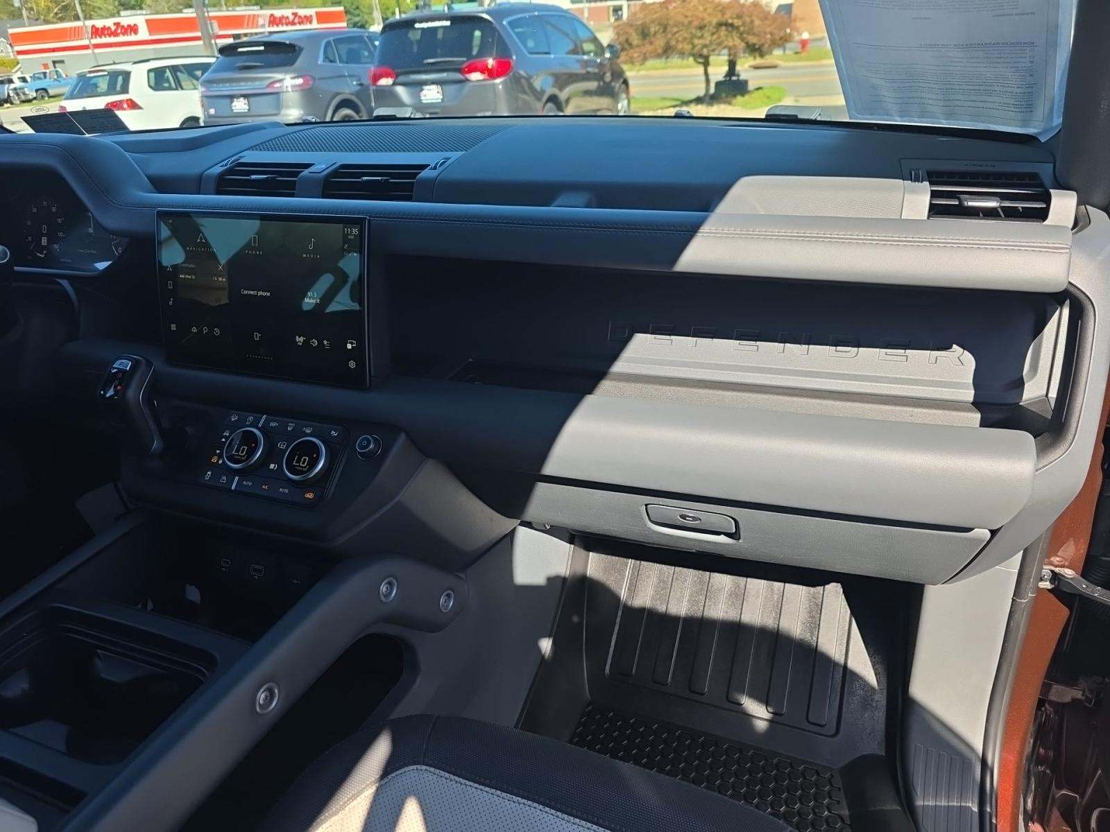 2023 Land Rover Defender 130 X-Dynamic SE AWD