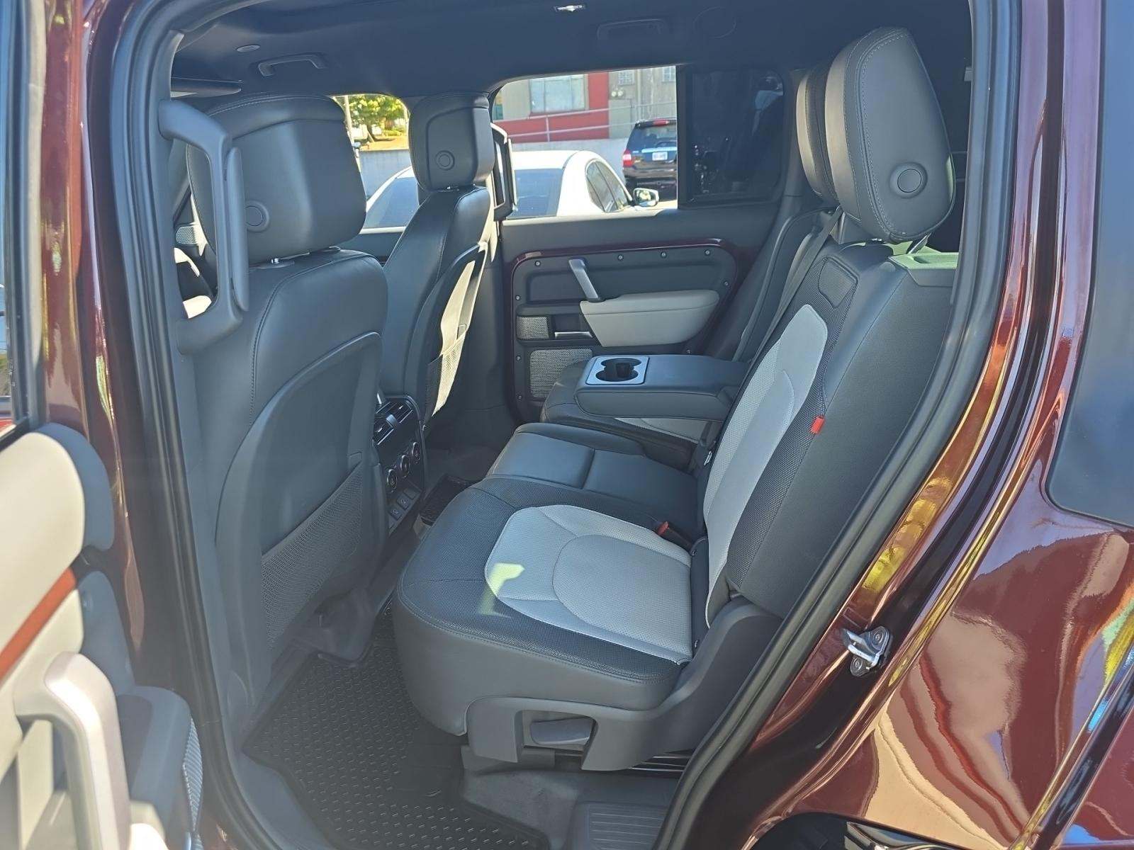 2023 Land Rover Defender 130 X-Dynamic SE AWD