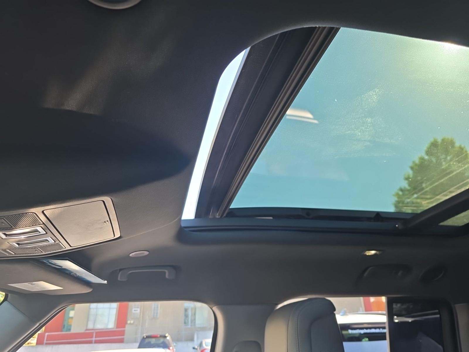 2023 Land Rover Defender 130 X-Dynamic SE AWD