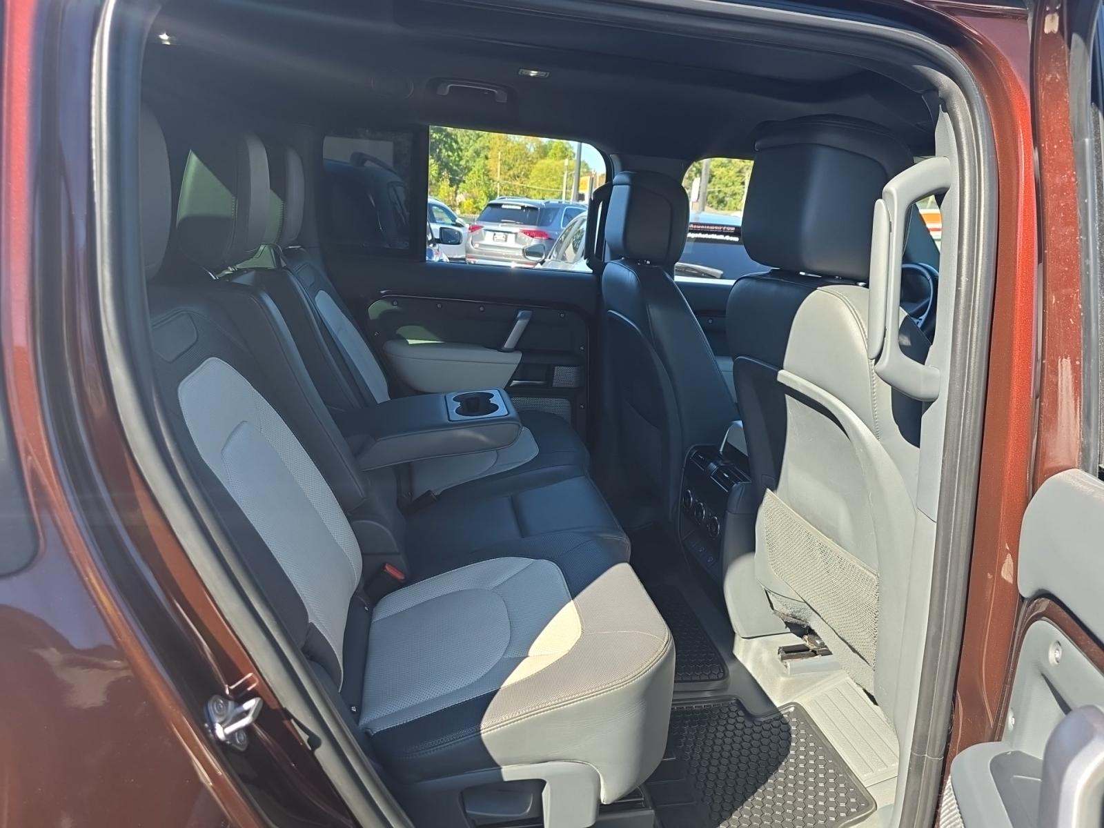 2023 Land Rover Defender 130 X-Dynamic SE AWD